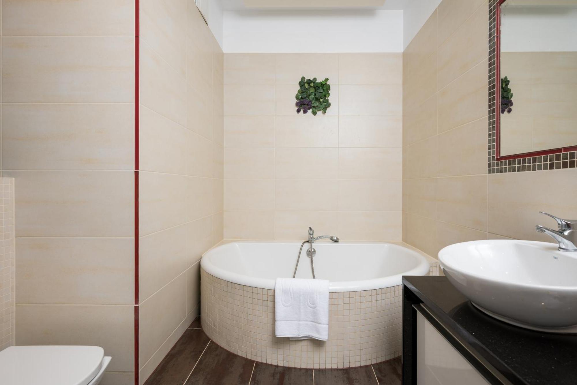Ochota Deluxe Apartment وارسو المظهر الخارجي الصورة